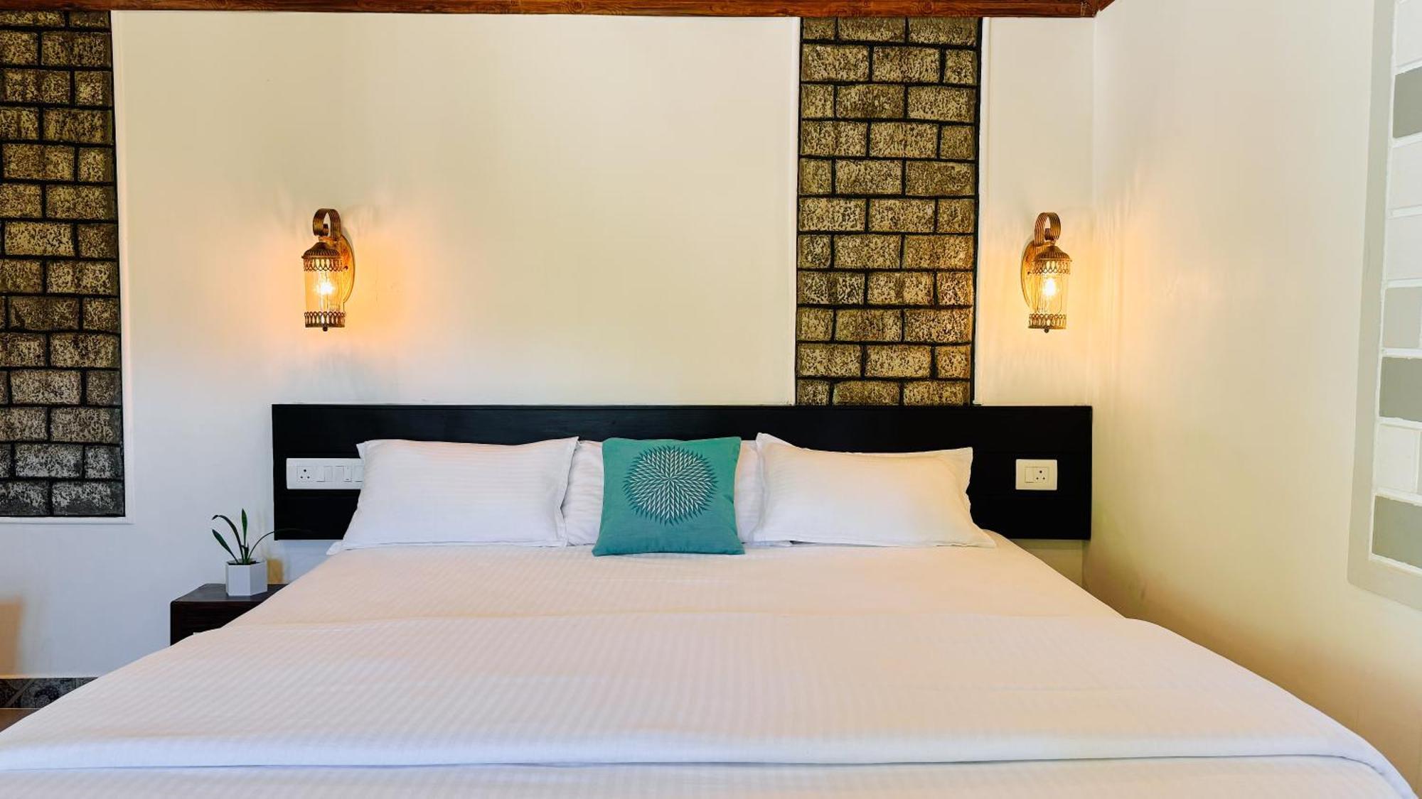 Calm Shack - 2 Bedroom-Boutique Farm Stay Munnar Bagian luar foto
