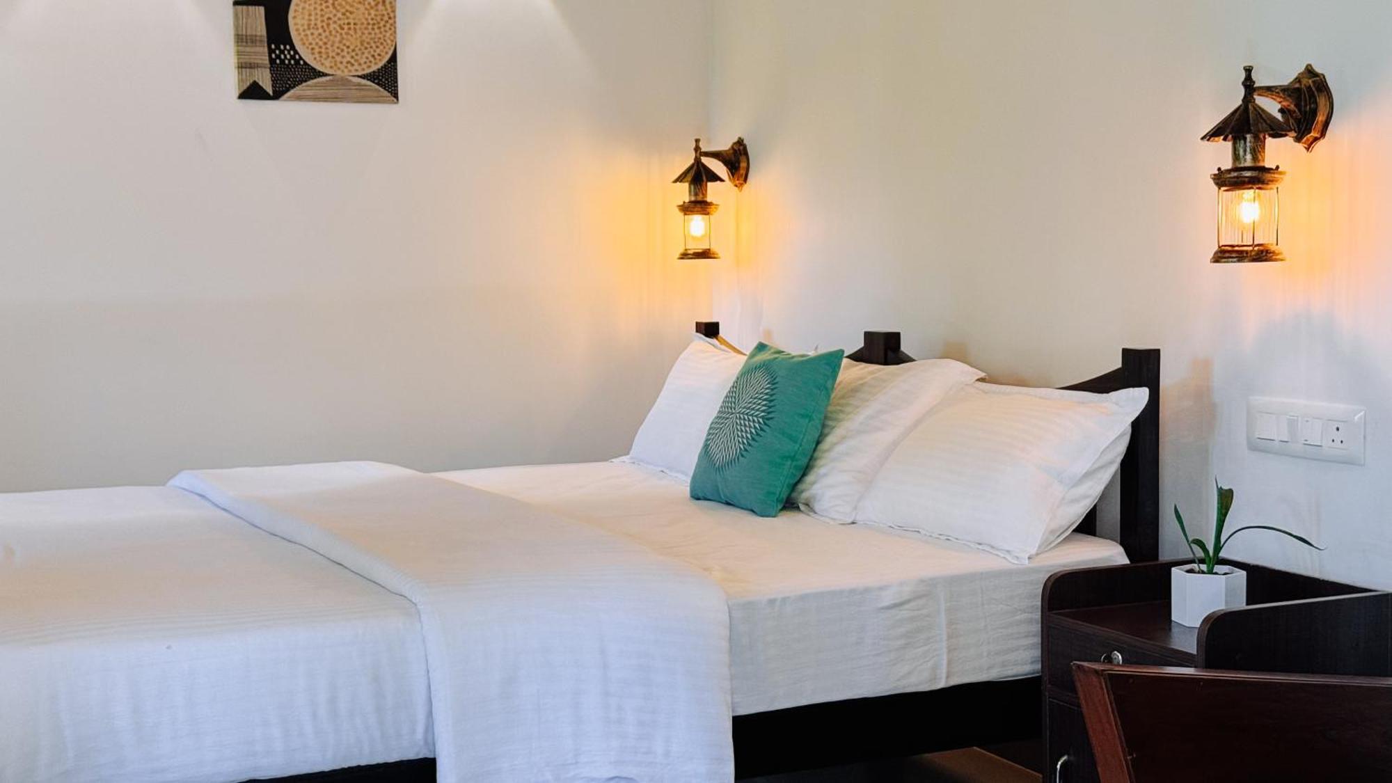 Calm Shack - 2 Bedroom-Boutique Farm Stay Munnar Bagian luar foto